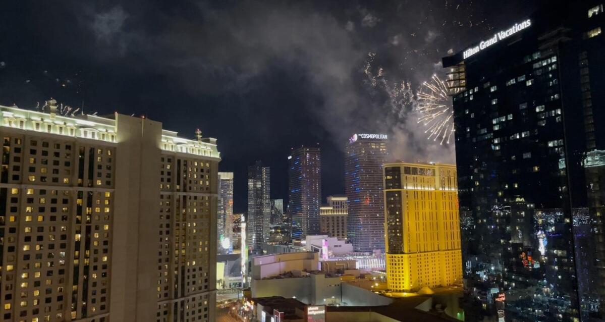 Mgm Signature-25-805 Balcony Strip Sphere F1 Views لاس فيغاس المظهر الخارجي الصورة